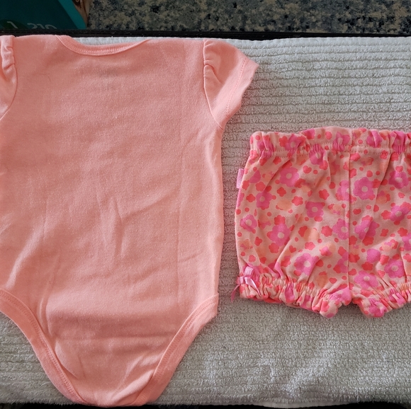 Disney Baby onsie w short 0-3 Months - Picture 3 of 3